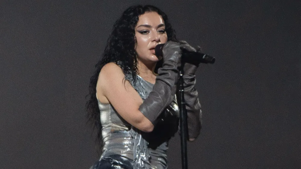 Charli xcx live performance